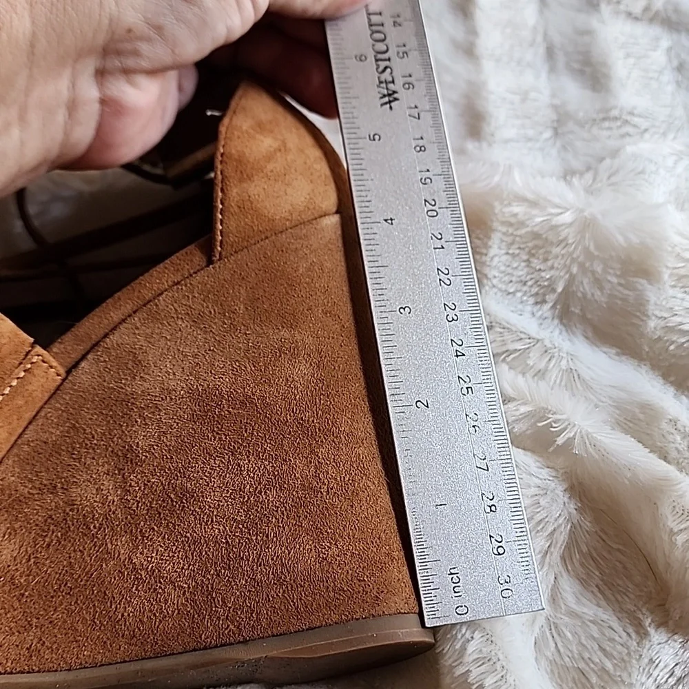 CALVIN KLEIN strappy Suede platform heels. Like new.